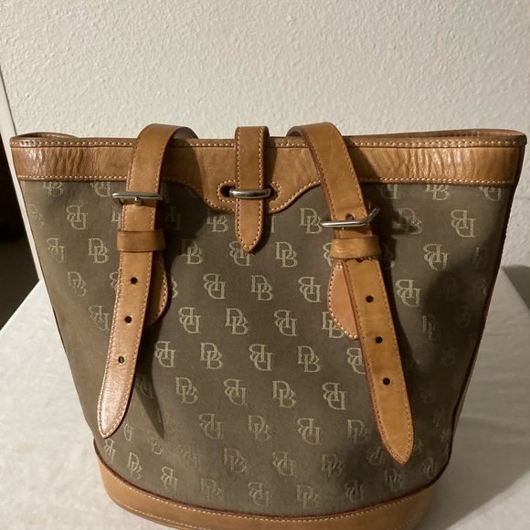 Dooney & Bourke Handbags - Authentic Dooney & Bourke Handbag